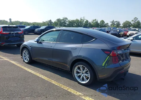 2023 Tesla Model Y z USA, uszkodzony, nr VIN 7SAYGDEE9PF829917